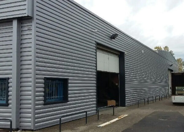 Rénovation de façade avec bardage métallique à Morestel (38-Isère)