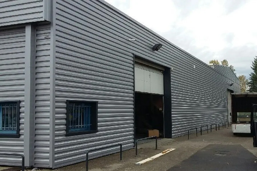 Rénovation de façade avec bardage métallique à Morestel (38-Isère)